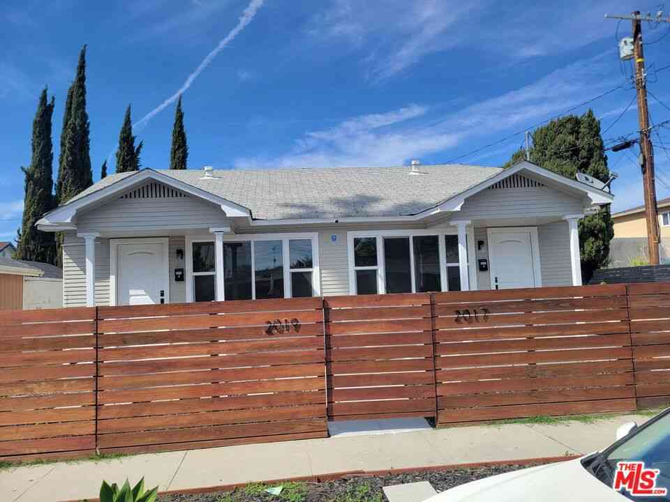Homes For Sale - 2017 W 39th Street<br/> Los Angeles, CA 90008