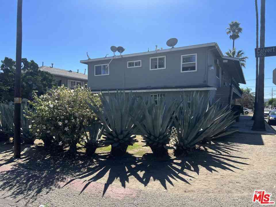 Homes For Sale - 6054 Farmdale Avenue #6<br/> North Hollywood, CA 91606