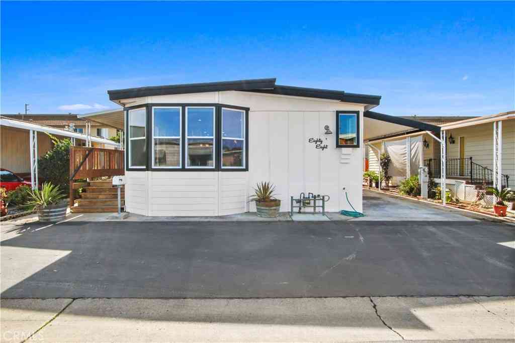 Mobile Home For Sale - 1845 Monrovia Avenue #88<br/> Costa Mesa, CA 92627