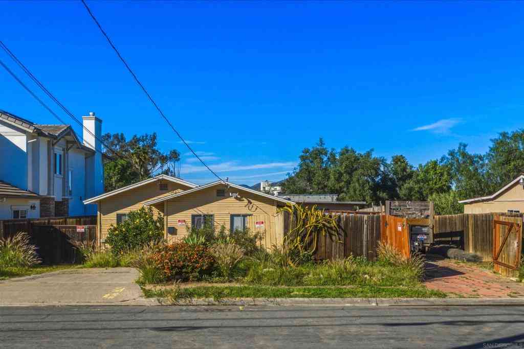 Homes For Sale - 7380 Mohawk St.<br/> La Mesa, CA 91942