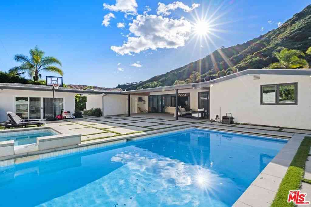 Homes For Rent - 2120 San Ysidro Drive<br/> Beverly Hills, CA 90210