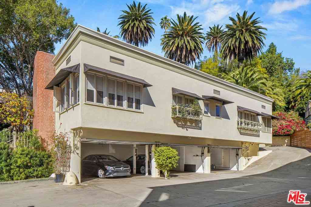 Homes For Rent - 1328 Londonderry View Drive<br/> Los Angeles, CA 90069