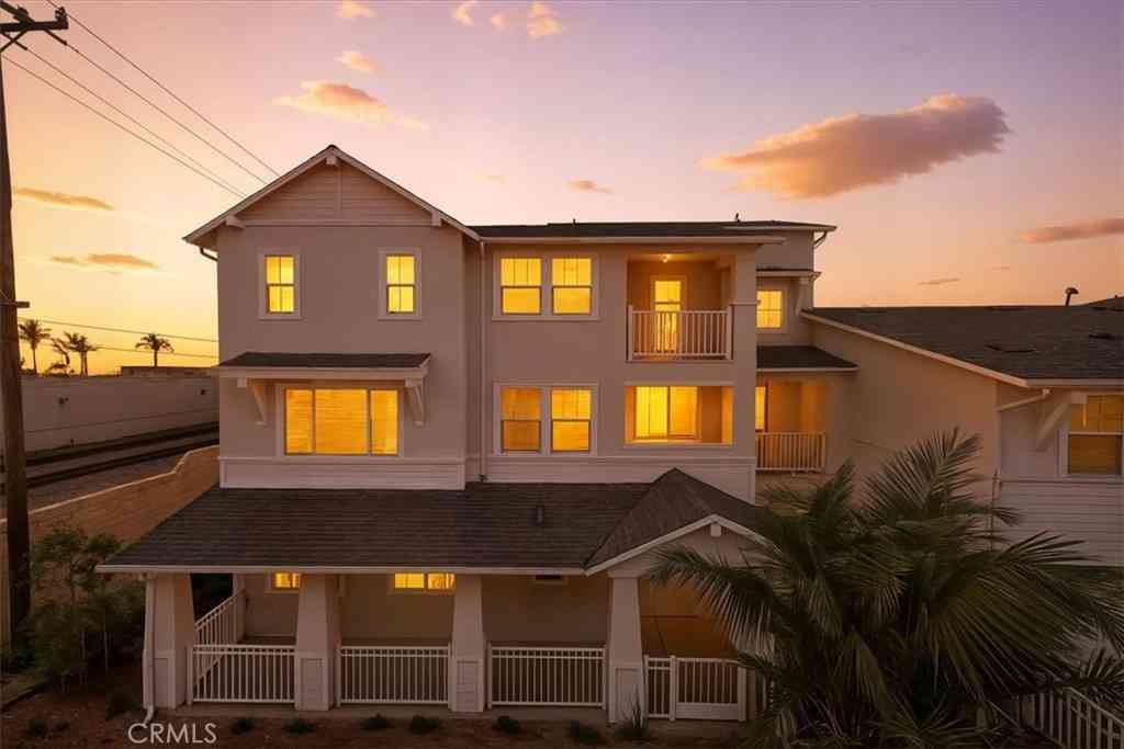 Townhouse For Sale - 2392 Haley Point Drive #104<br/> Ventura, CA 93003