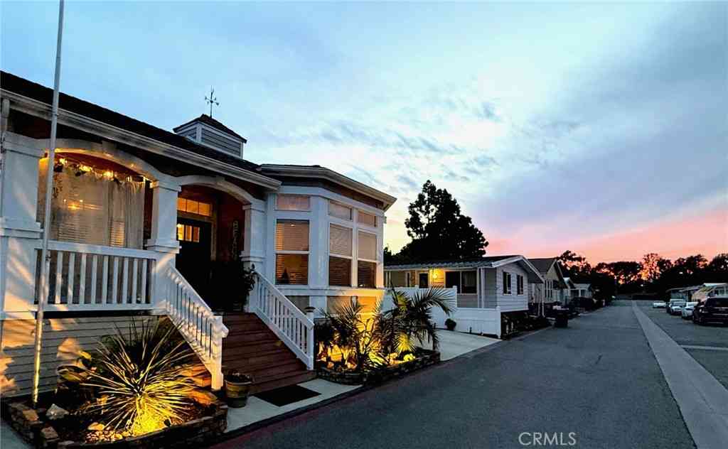 Mobile Home For Sale - 20701 Beach Boulevard #252<br/> Huntington Beach, CA 92648