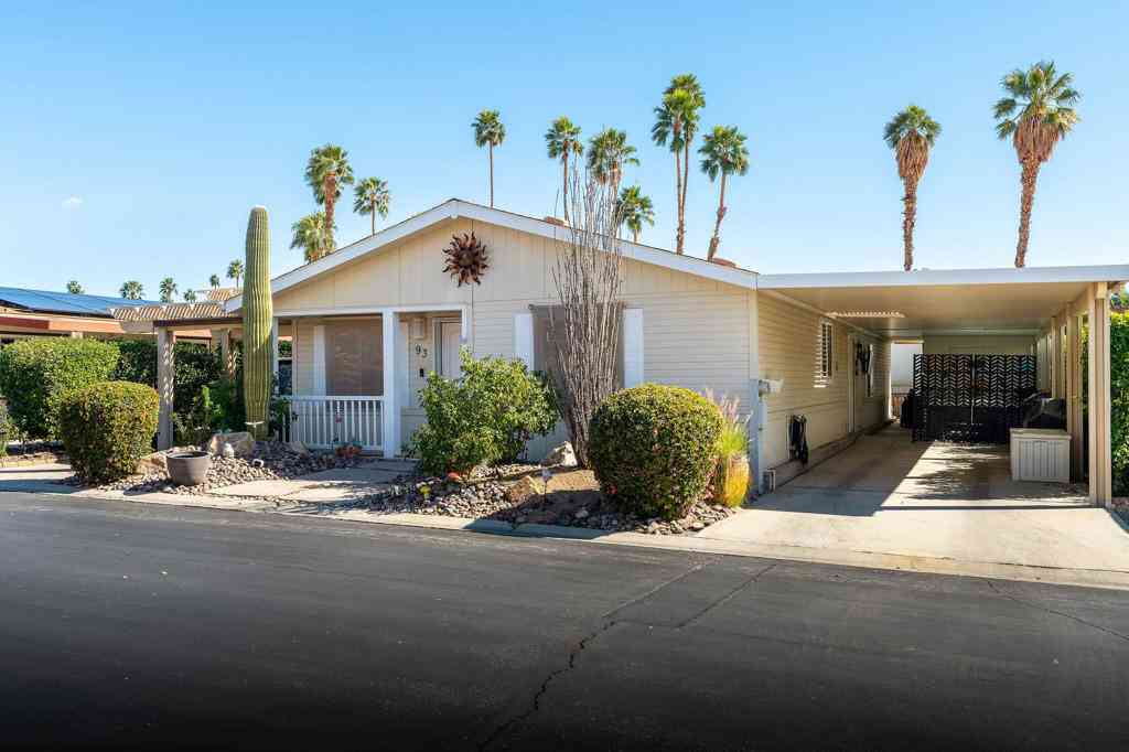 Mobile Home For Sale - 73450 Country Club Drive #93<br/> Palm Desert, CA 92260