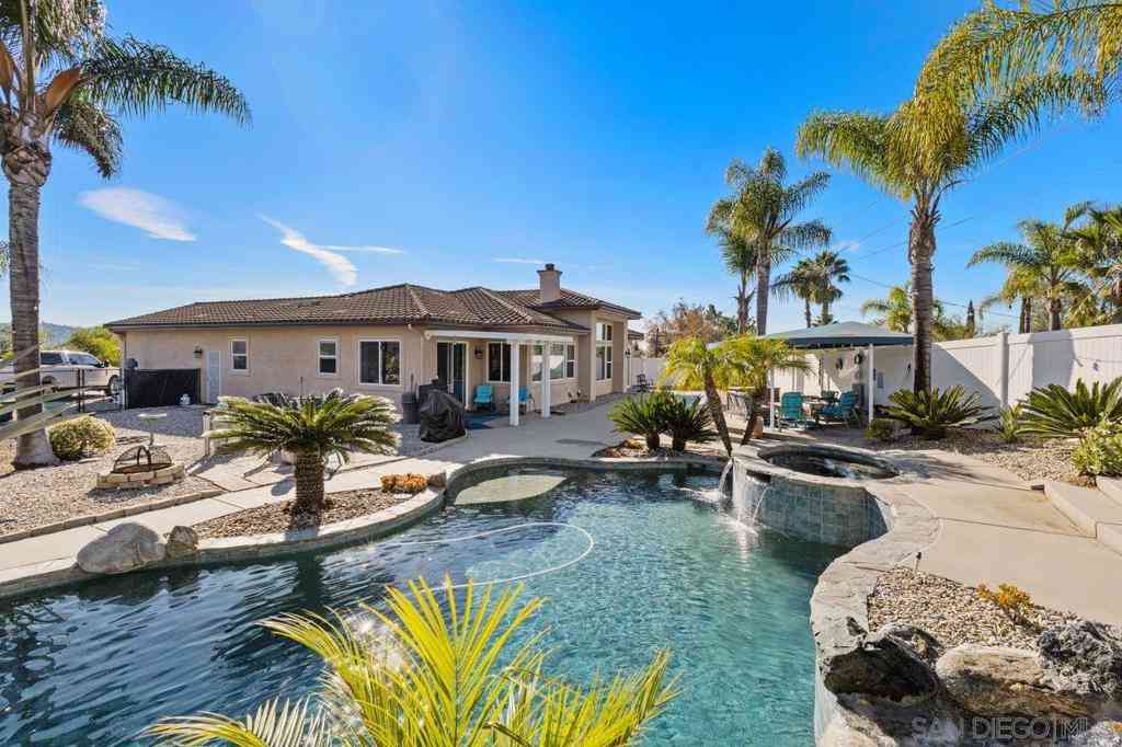 Homes For Sale - 26025 Jack Rabbit Acres<br/> Escondido, CA 92026