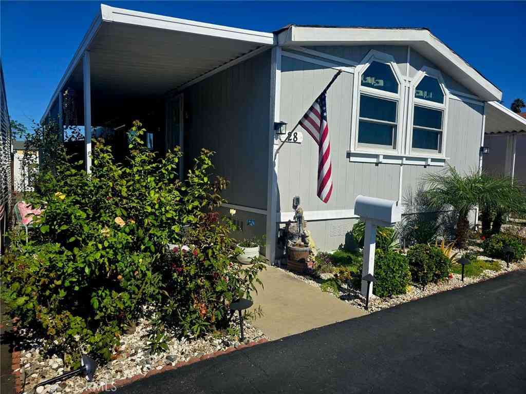 Mobile Home For Sale - 15621 Beach Blvd #28<br/> Westminster, CA 92683