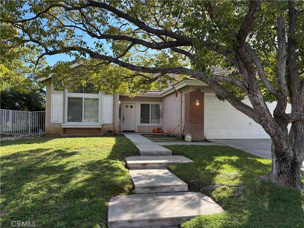 Homes For Sale - 28999 Clear Spring<br/> Highland, CA 92346