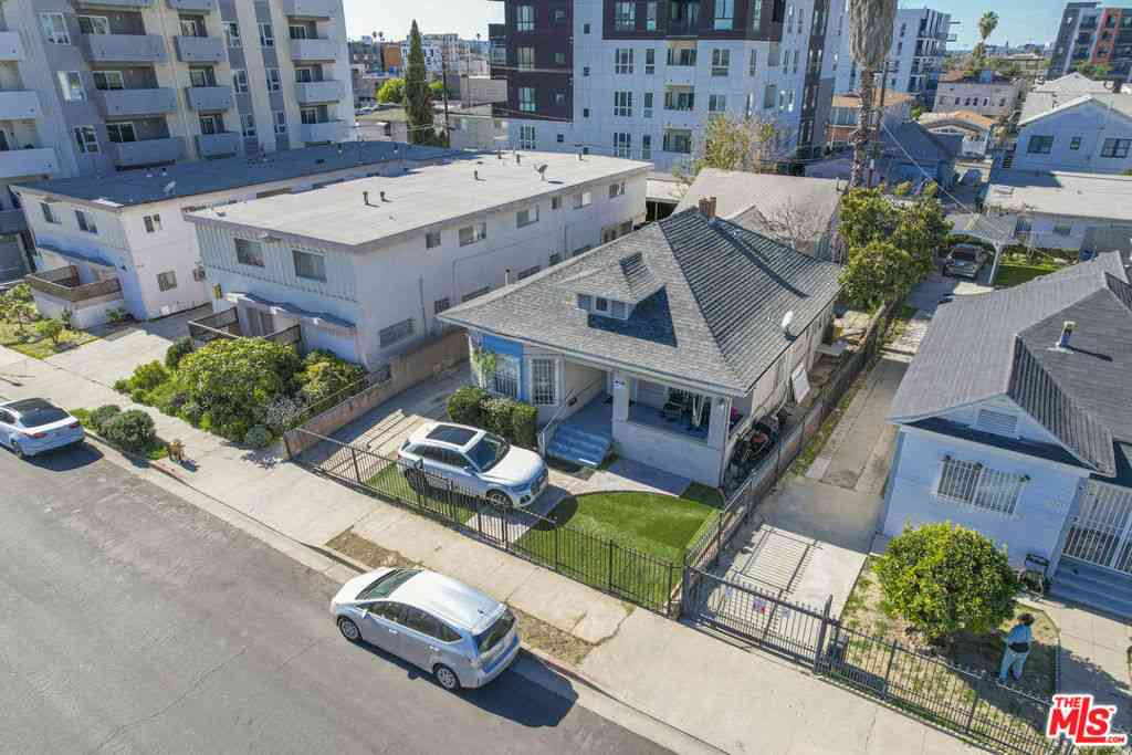 Homes For Sale - 965 Dewey Avenue<br/> Los Angeles, CA 90006