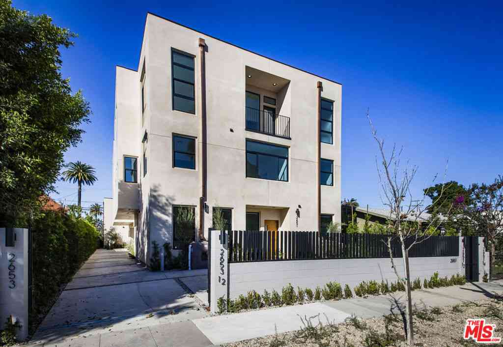 Condo For Rent - 2653 Vineyard Avenue<br/> Los Angeles, CA 90016