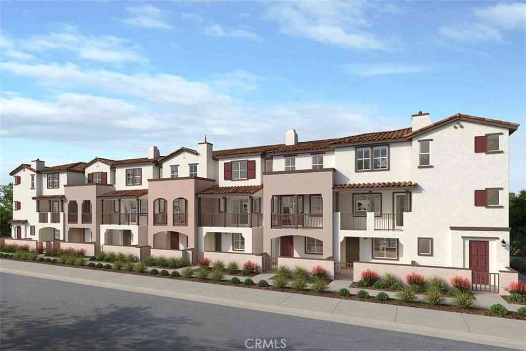 Townhouse For Sale - 6630 Via Vista<br/> Pico Rivera, CA 90660