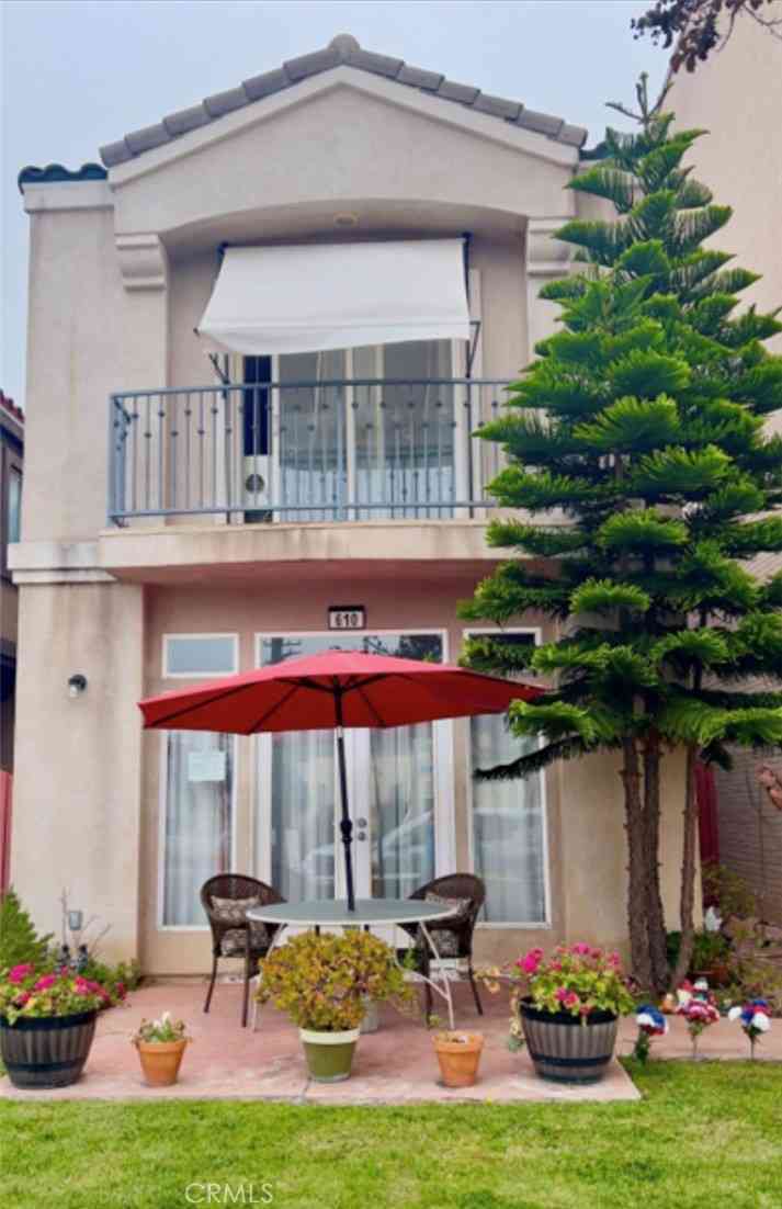 Homes For Rent - 610 Main<br/> Huntington Beach, CA 92648
