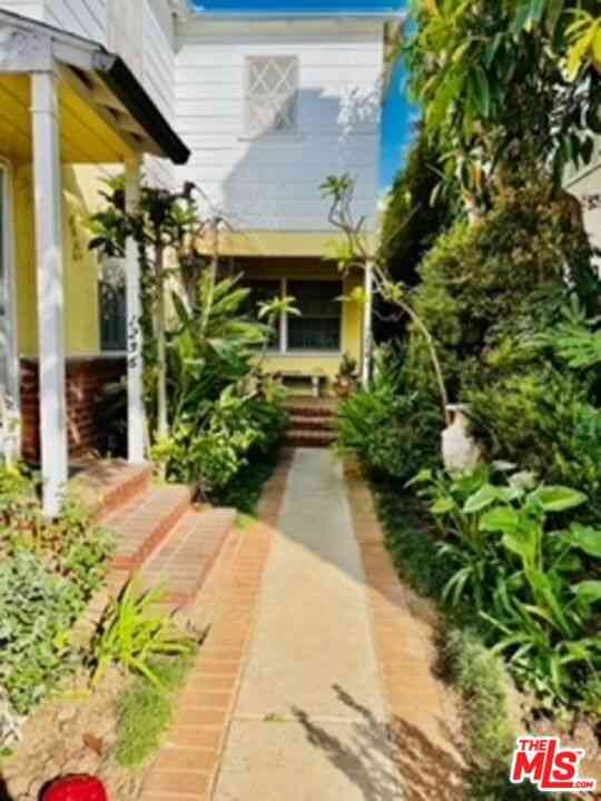 Condo For Rent - 1256 Devon Avenue<br/> Los Angeles, CA 90024