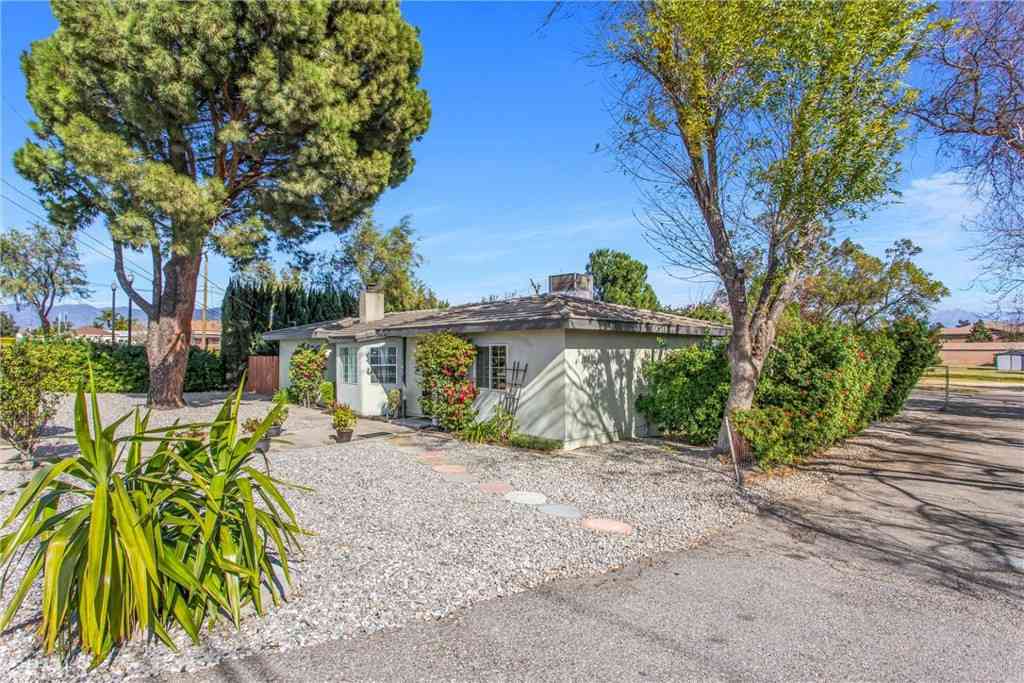 Homes For Sale - 193 N Maple Avenue<br/> Fontana, CA 92335