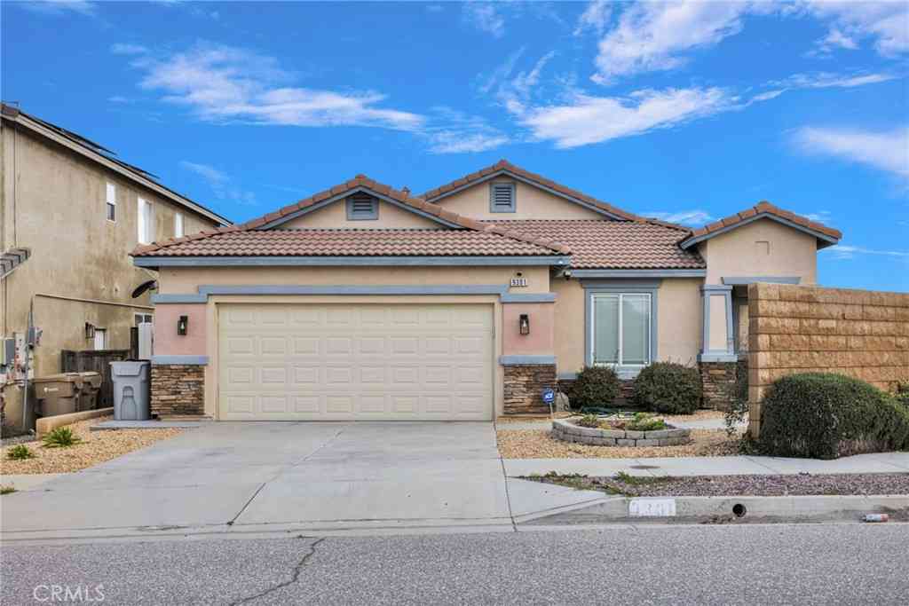 Homes For Sale - 9301 Creosote<br/> Oak Hills, CA 92344