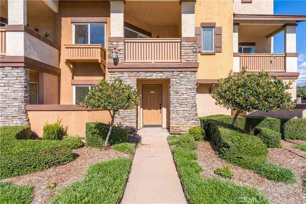 Condo For Sale - 501 N Lark Ellen Avenue #B<br/> Covina, CA 91722