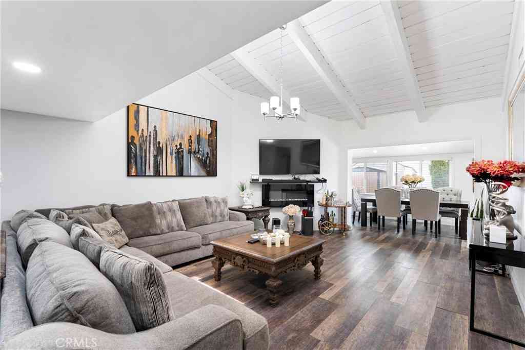 Condo For Sale - 2011 W Katella<br/> Anaheim, CA 92804