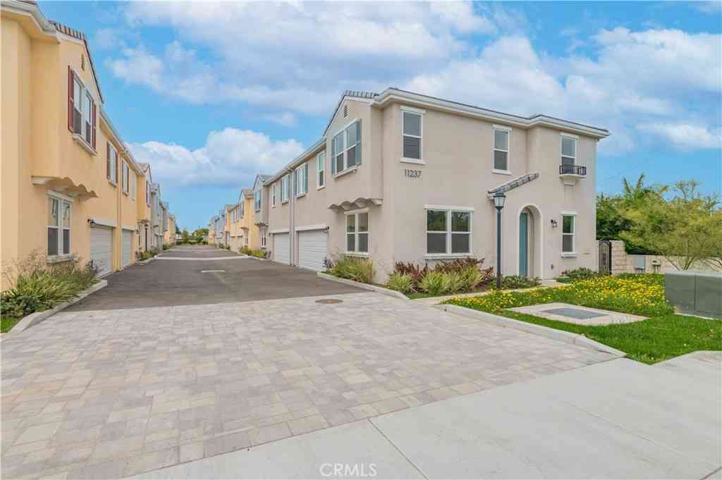 Townhouse For Sale - 11237 Gladhill Road #7<br/> Whittier, CA 90604