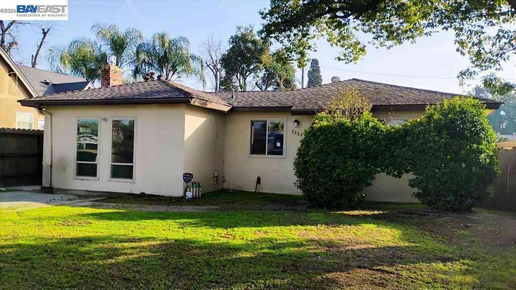 Homes For Sale - 3284 E Pine Ave<br/> Fresno, CA 93703