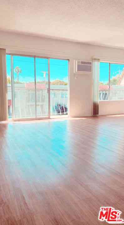 Condo For Rent - 11081 Rose Avenue #10<br/> Los Angeles, CA 90034