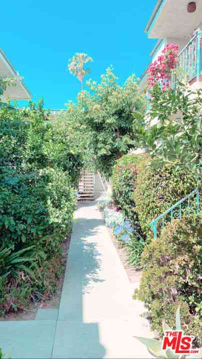 Condo For Rent - 11081 Rose Avenue #28<br/> Los Angeles, CA 90034