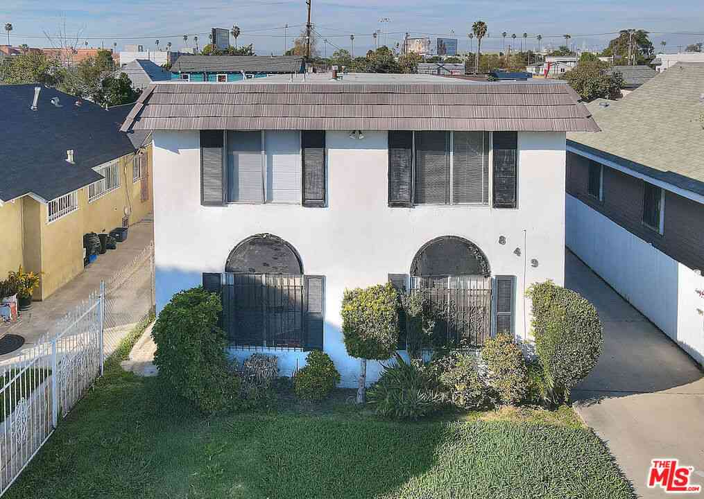 Homes For Sale - 849 W 73rd Street<br/> Los Angeles, CA 90044