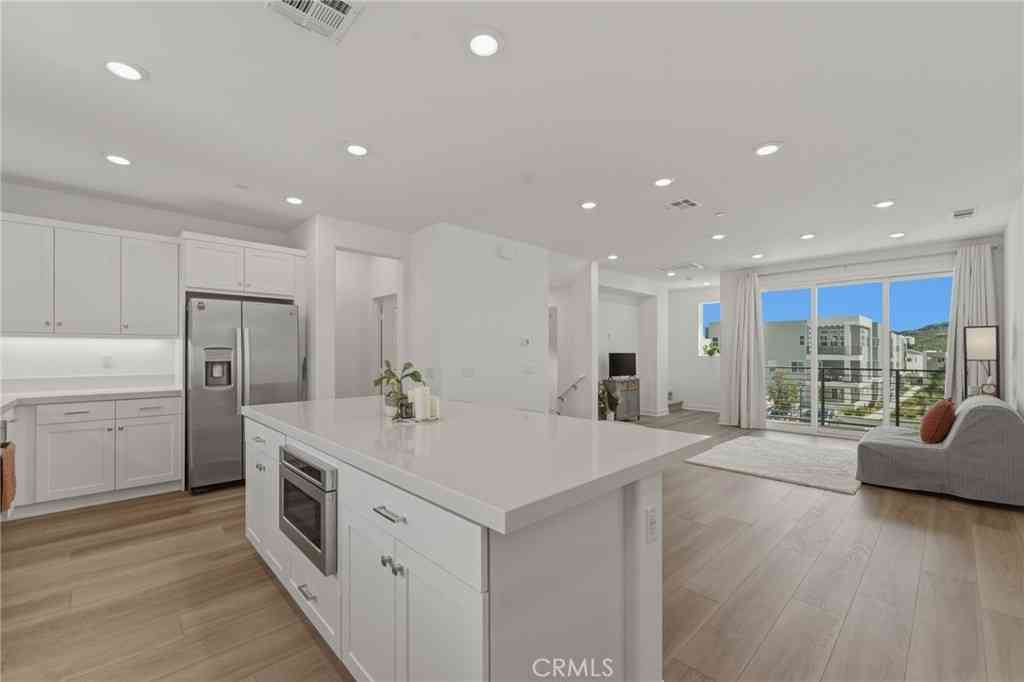 Townhouse For Sale - 26661 Blue Hills Loop<br/> Valencia, CA 91381