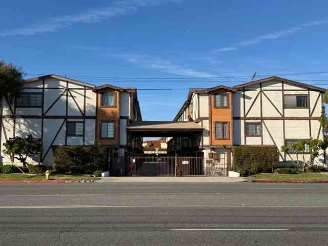 Condo For Sale - 535 E 223rd #12<br/> Carson, CA 90745