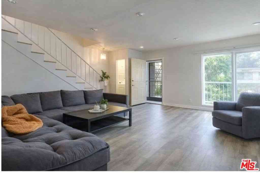 Condo For Sale - 7000 S La Cienega Boulevard #28<br/> Inglewood, CA 90302