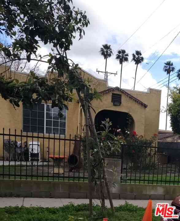 Homes For Sale - 1216 E 84th Street<br/> Los Angeles, CA 90001