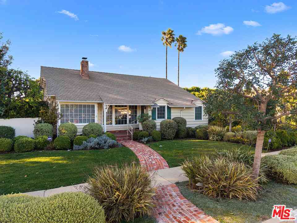 Homes For Sale - 501 Ocampo Drive<br/> Pacific Palisades, CA 90272