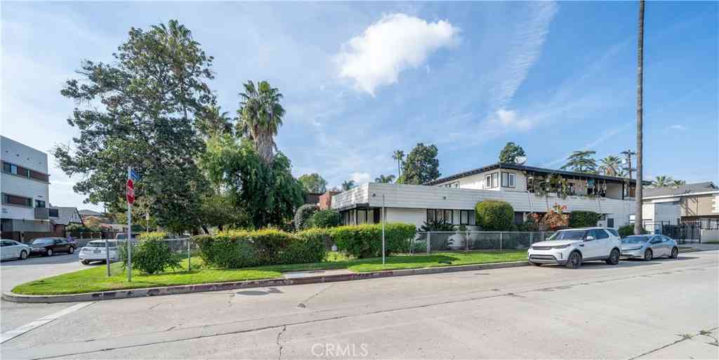 Homes For Sale - 11001 Hortense Street<br/> West Toluca Lake, CA 91602