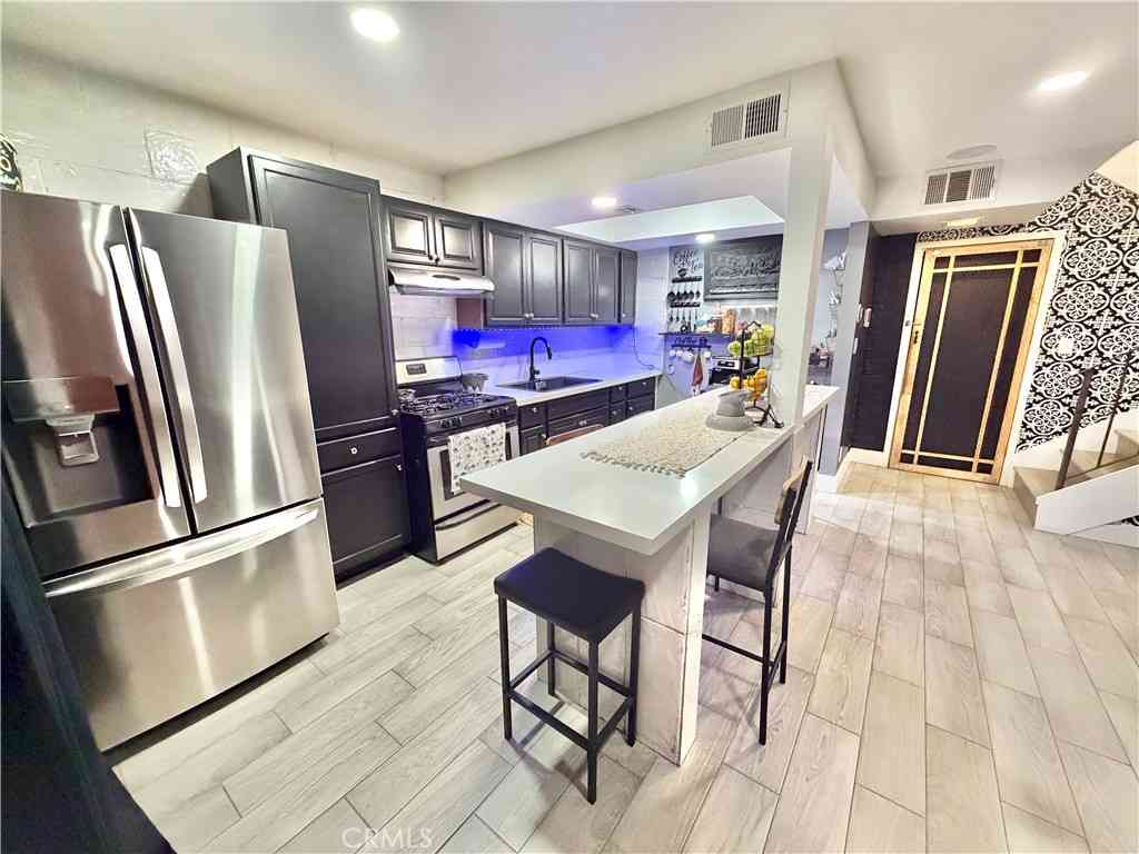 Condo For Sale - 15555 Nordhoff #10<br/> North Hills, CA 91343