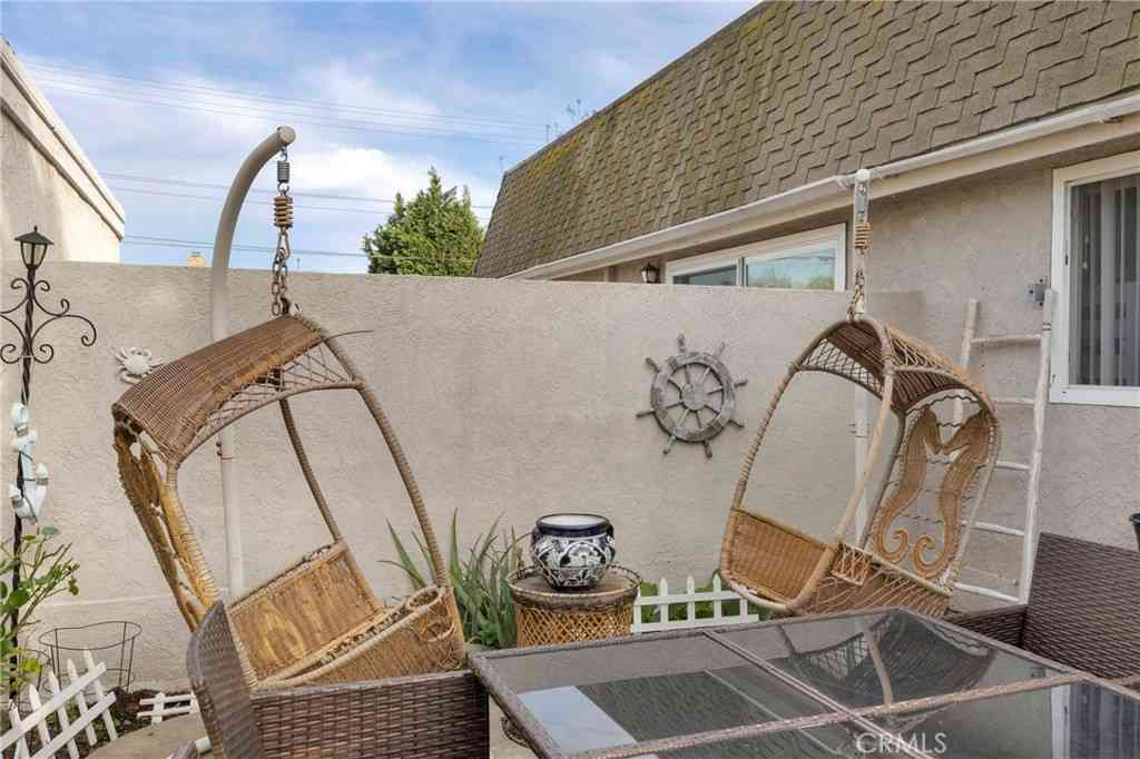 Townhouse For Sale - 2142 W Liverpool<br/> Anaheim, CA 92804