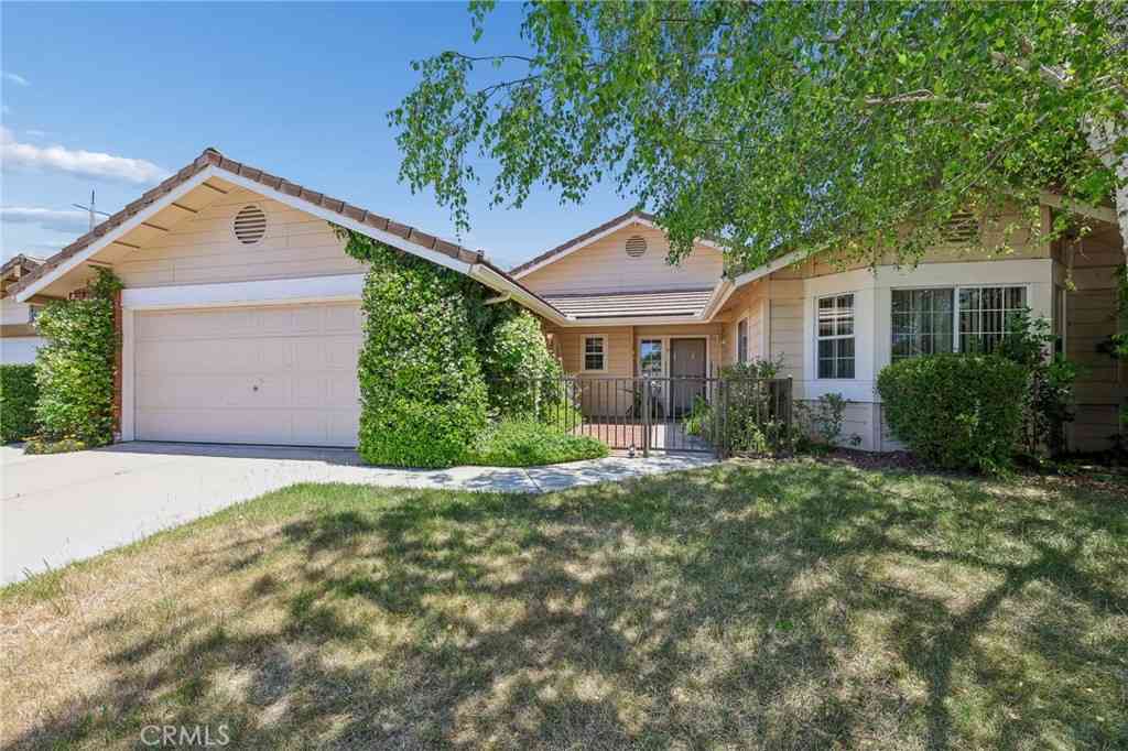 Homes For Sale - 1720 Willowbank Lane<br/> Paso Robles, CA 93446