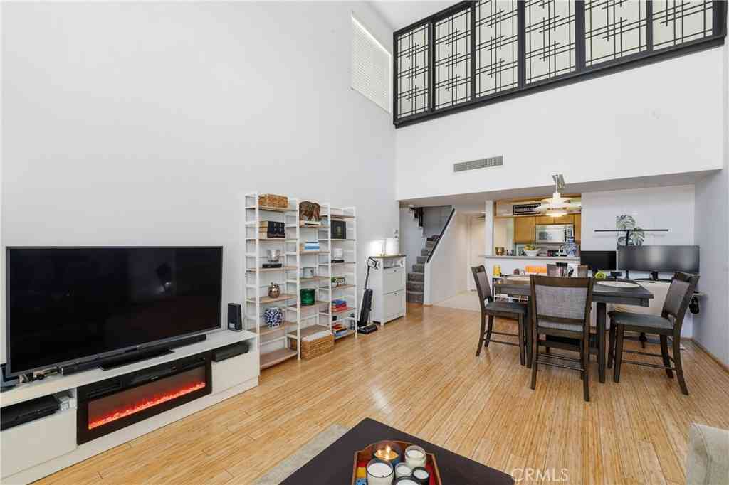 Condo For Sale - 1119 Albany #325<br/> Los Angeles, CA 90015