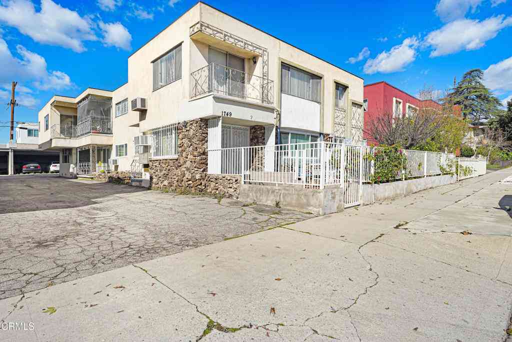 Homes For Sale - 1749 N Edgemont Street<br/> Los Angeles, CA 90027