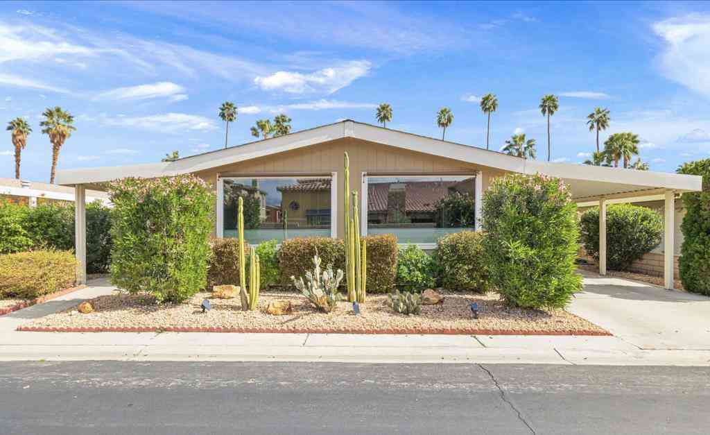 Mobile Home For Sale - 73450 Country Club #90<br/> Palm Desert, CA 92260