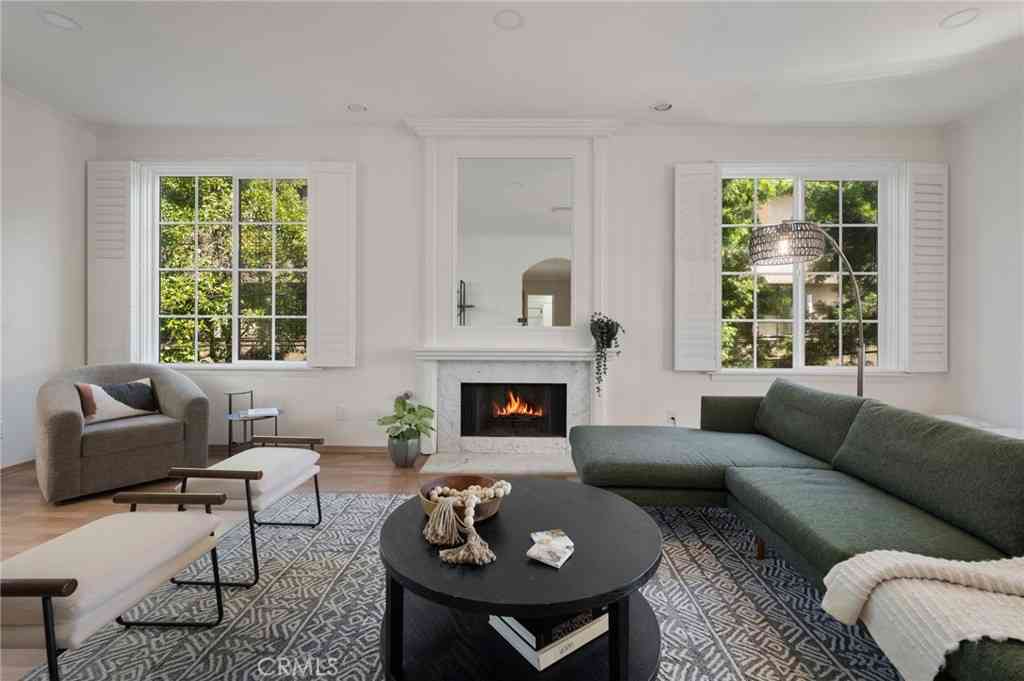 Condo For Sale - 1406 Camden Avenue #202<br/> Los Angeles, CA 90025