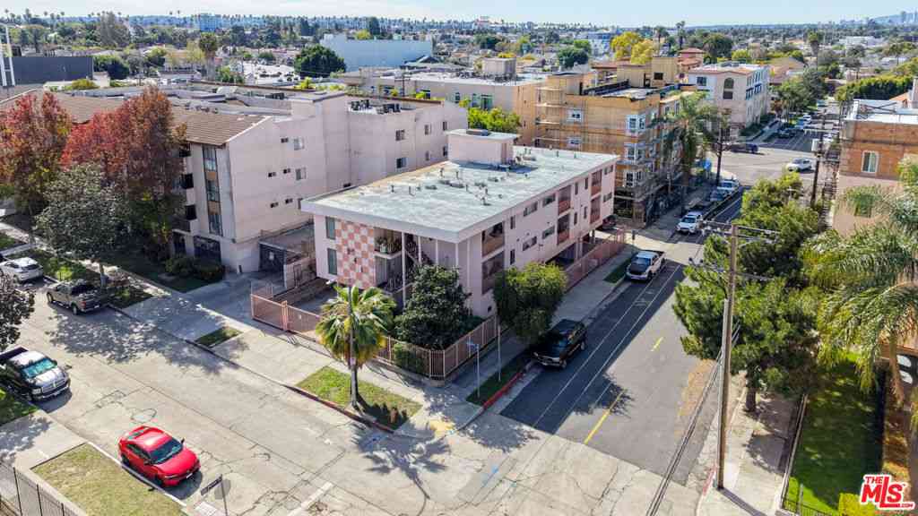 Homes For Sale - 941 S Gramercy Place<br/> Los Angeles, CA 90019