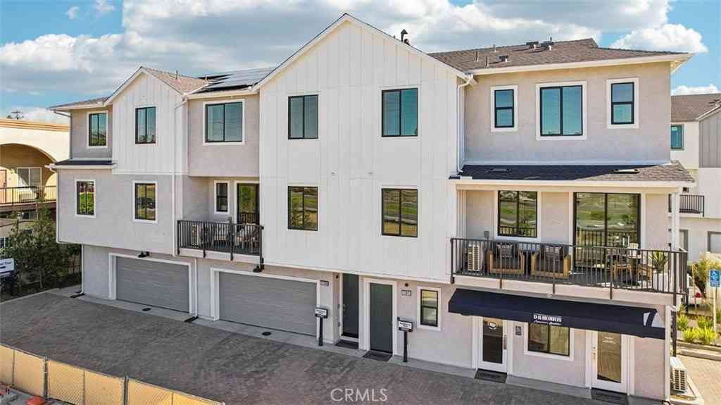 Condo For Sale - 2344 Red Coral Glen<br/> Escondido, CA 92025
