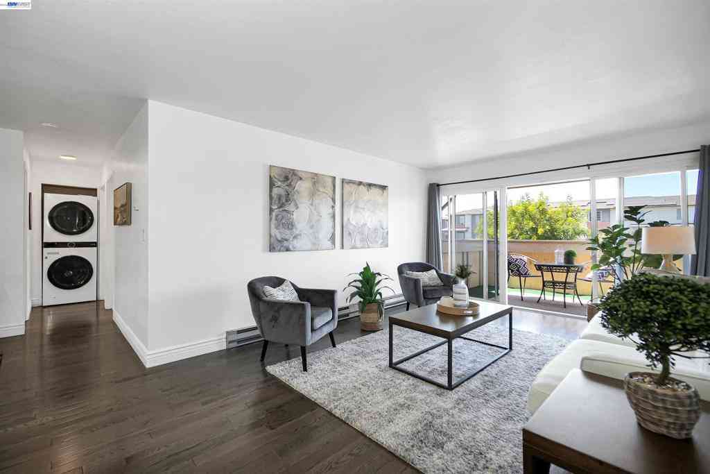 Condo For Sale - 260 Industrial Pkwy #47<br/> Hayward, CA 94544
