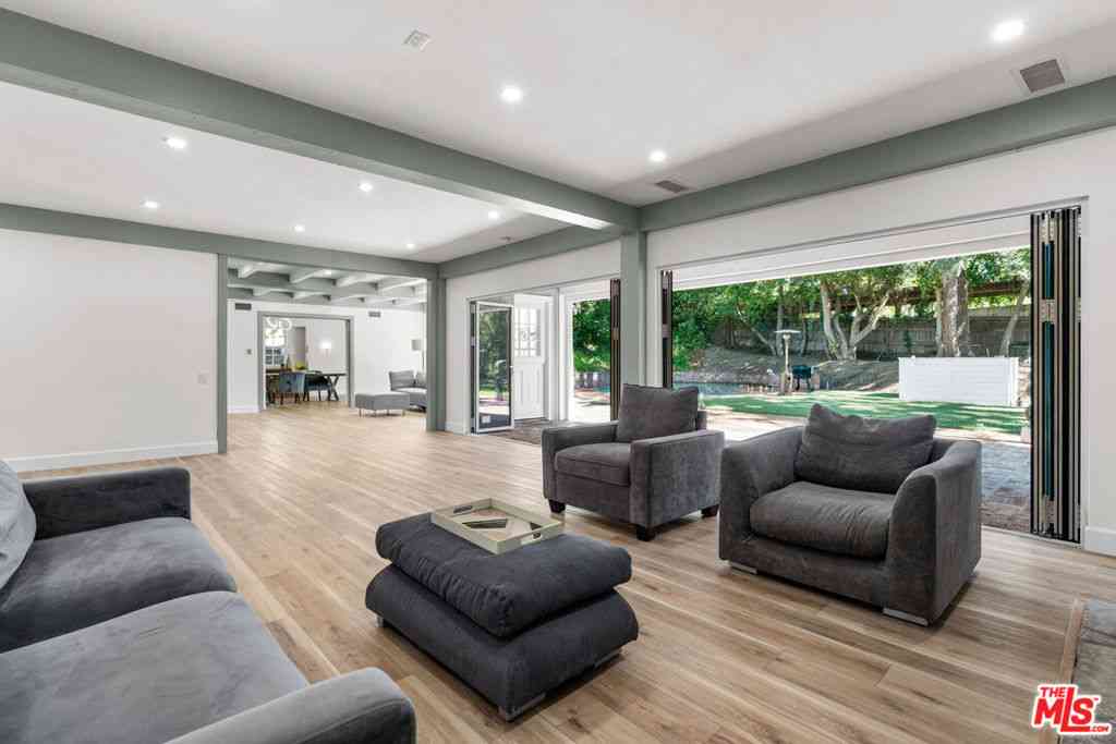 Homes For Rent - 926 N Alpine Drive<br/> Beverly Hills, CA 90210