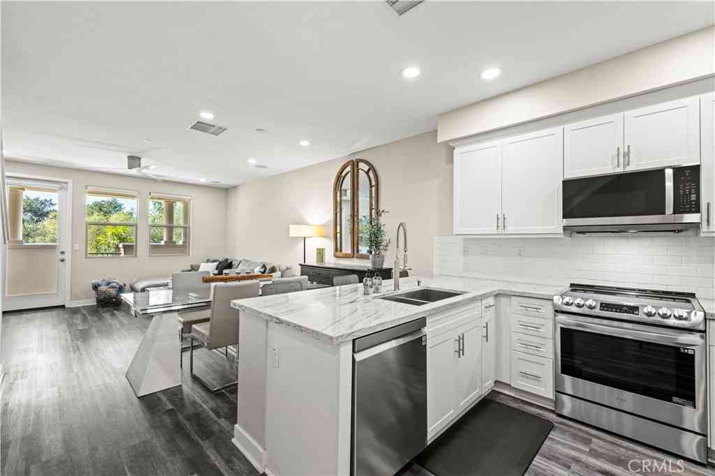 Townhouse For Sale - 83 Jensen Court<br/> Thousand Oaks, CA 91360