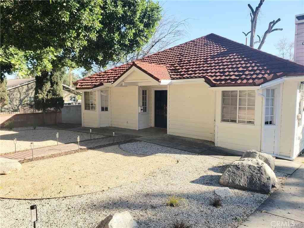 Homes For Rent - 148 W Highland Avenue<br/> Sierra Madre, CA 91024