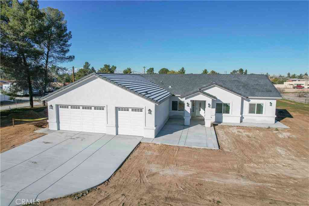 Homes For Sale - 14416 Ricaree Road<br/> Apple Valley, CA 92307