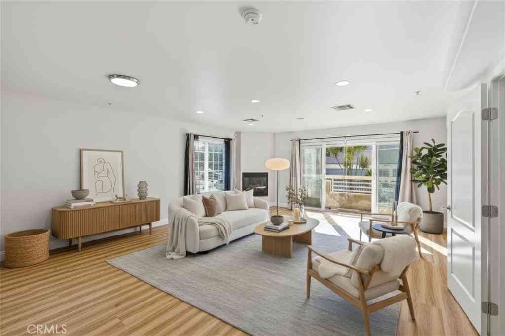 Condo For Sale - 1133 S Hoover #416<br/> Los Angeles, CA 90006