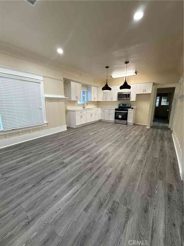 Homes For Rent - 240 W 54th<br/> Los Angeles, CA 90037