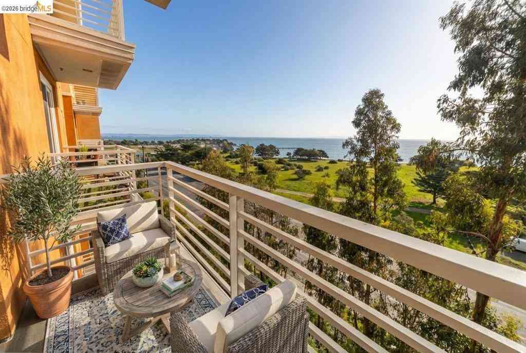 Condo For Sale - 301 Crescent Ct #3307<br/> San Francisco, CA 94134