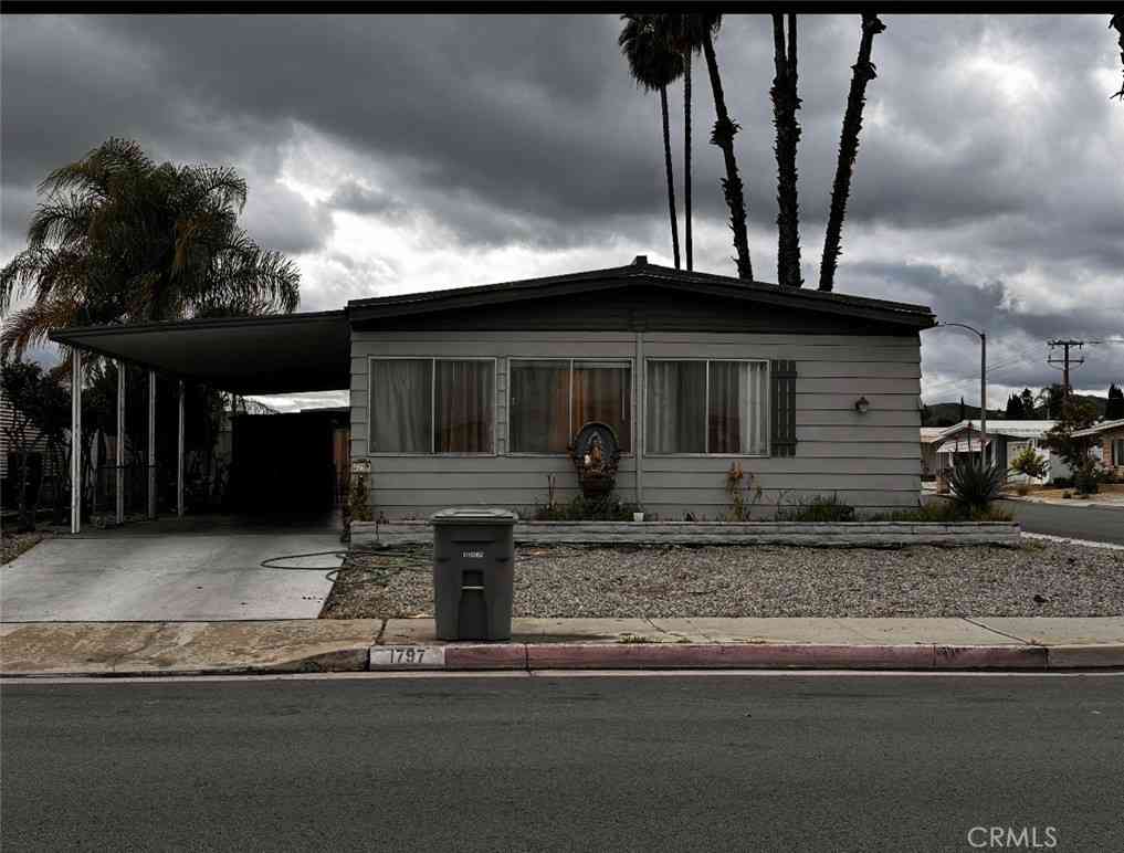 Mobile Home For Sale - 1797 W Johnston<br/> Hemet, CA 92545